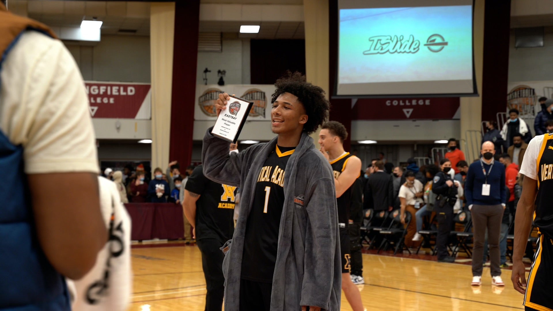 Hoophall Robe
